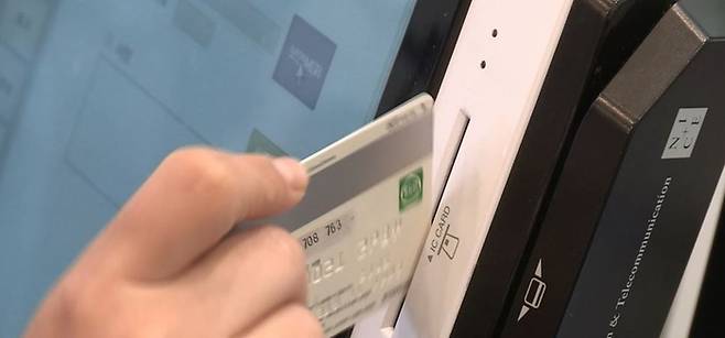 ▲카드사들은 여행객이 많아지는 시즌을 중심으로 각종 이벤트와 프로모션을 진행하며 가입자 수 및 이용액 향상에 나서고 있다.