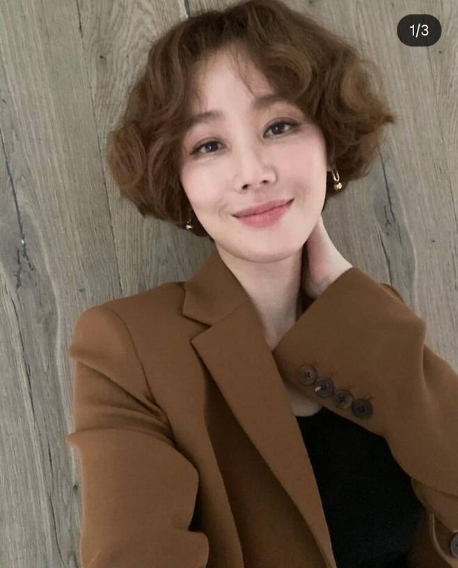 배우 김성령이 인절미를 먹다가 보철치아가 빠졌다. 사진=김성령 소셜미디어