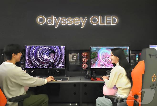 삼성전자가 3일부터 넥슨 '메이플 아지트(MAPLE AGIT)'에서 삼성 오디세이 게이밍 모니터 체험존을 5년간 운영한다고 밝혔다. '메이플 아지트'는 총 177석, 약 200평 규모의 넥슨의 플래그십 게이밍 공간으로 강남역 신분당선 4번 출구 바로 앞에 위치했다. (삼성전자 제공. 재판매 및 DB금지) 2025.11.3/뉴스1