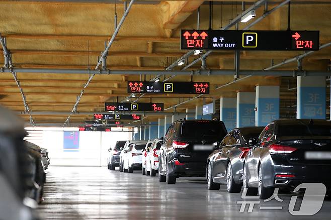사진은 여름 휴가철의 인천국제공항 장기주차장 모습. 2024.7.30/뉴스1 ⓒ News1