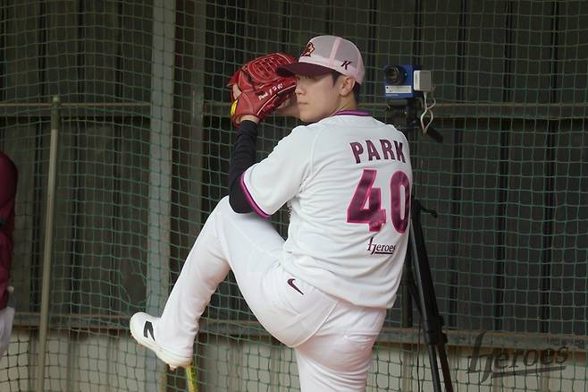 불펜 투구에 임하는 박진형의 모습. 사진 | 키움 히어로즈