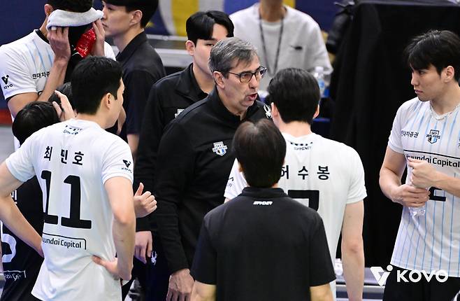 OK저축은행 상대 1승3패로 ‘열세’, 블랑 감독 “사이드아웃 안정화, 서브가 키포인트”[현장인터뷰]