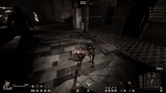 미드나잇 워커스에는 특수한 능력을 가진 좀비가 다수 존재한다. 사진 중앙에 보이는 좀비 또한 피격 시 폭발과 함께 독가스를 뿜는다. (사진=미드나잇 워커스 게임화면 캡처)