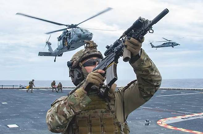 한미 특수부대원들이 지난 2022년 6월 2~4일 미 제5항모강습단(USS 로널드 레이건 항모 포함)과 함께 훈련을 진행했다. 우리 해군의 UDT/SEAL은 해상 차단 작전(VBSS) 및 북한 선박 나포 등을 가정한 실전적 훈련을 수행하며 한미 양국 해군의 긴밀한 상호운용성을 입증했다. 미 국방부 영상정보배포시스템(DVIDS)