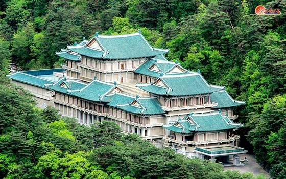 북한 노동당 기관지 노동신문은 지난해 4월 국제친선전람관을 소개하고 "위친칭송의 보물고"라고 선전했다. 노동신문=뉴스1