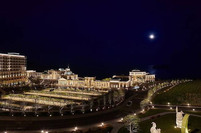 최근 국내 여행객들 사이에서 깔끔한 객실 환경과 합리적인 비용을 동시에 누릴 수 있는 호텔 이용이 보편화되고 있다. 소노인터내셔널 제공