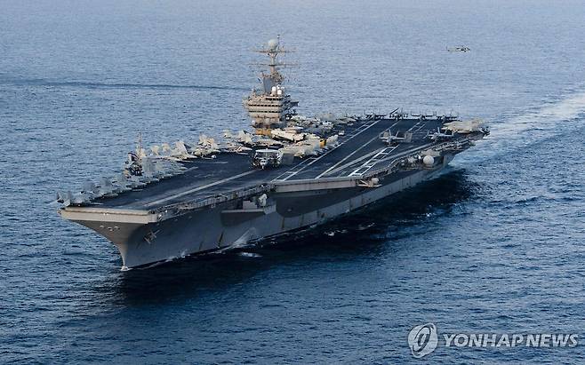 아라비아해를 통과하는 에이브러햄 링컨호 [AP=연합뉴스 자료사진. 재판매 및 DB 금지]