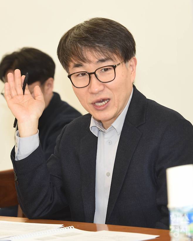 이우종 서울대 경영대학 교수가 2일 오전 서울 종로구 한스경제 더 시그널에서 열린 '국내 시총 250대 기업 ESG 지속가능경영 평가' 자문위원 회의서 발언을 하고 있다./ 이호형 기자 leemario@sporbiz.co.kr 2026.02.02