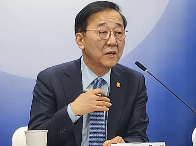 ▲1월 29일 광화문 정부서울청사에서 열린 '도심 주택공급 확대 및 신속화 방안 정부 관계기관 합동브리핑'에서 김윤덕 국토교통부 장관이 취재진의 질의에 답변하고 있다. 임진영 기자