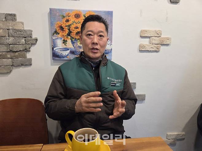 고명복 점주가 현 유통산업발전법상 규제의 문제점에 대해 설명하고 있다. (사진=한전진 기자)