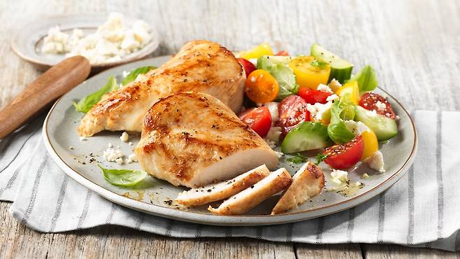 식이섬유가 풍부한 채소나 단백질을 먼저 섭취하면 혈당 관리에 도움이 된다｜출처: 클립아트코리아