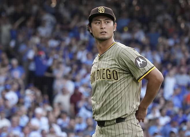 샌디에이고 파드리스가 오른쪽 팔꿈치 수술을 받아 올시즌을 통째로 쉬는 다르빗슈의 은퇴 문제를 놓고 논의를 이어가고 있는 것으로 전해졌다. AP연합뉴스
