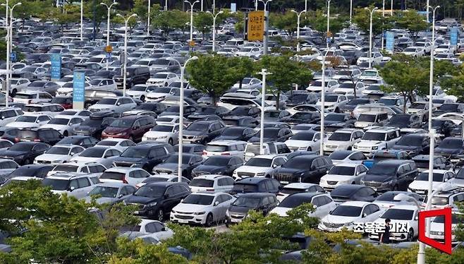 2024년 7월26일 인천국제공항 장기주차장에 휴가를 떠난 이들의 차량들이 가득 주차돼 있다.