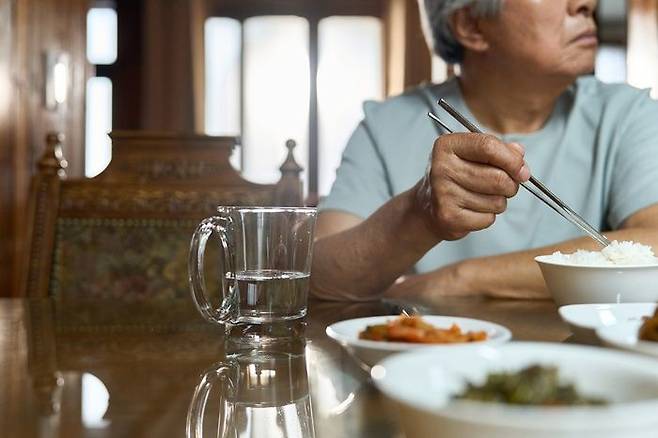 '외롭고 낮고 쓸쓸한' 1인 가구... 65세 전 '