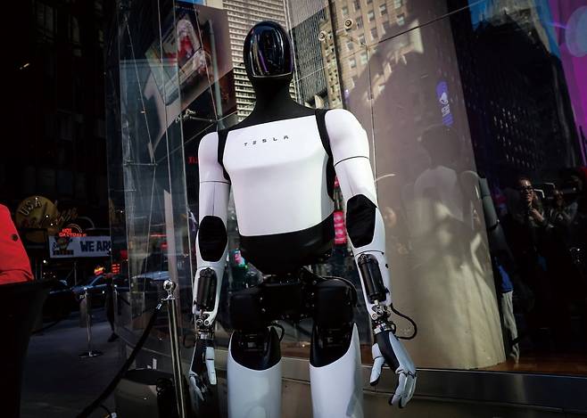 테슬라 휴머노이드 로봇 '옵티머스'  /사진=로이터 연합