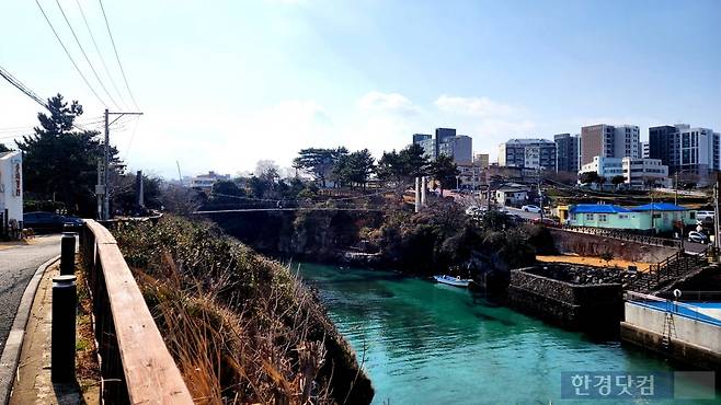 제주시 탑동 용연구름다리. 사진=신용현 기자