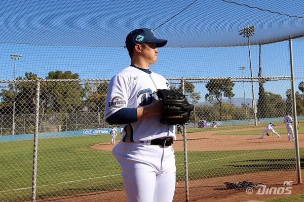 NC의 아시아쿼터 투수 토다가 불펜 투구를 하고 있다. 사진 제공= NC다이노스