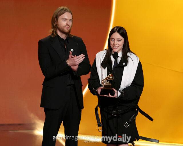 빌리 아일리시가 수상 소감으로 도널트 트럼프 행정부를 비판했다. / 게티이미지코리아