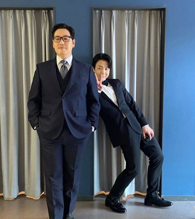 김풍이 '냉장고를 부탁해'에 출연중인 셰프들과 함께한 사진을 공개했다. / 김풍 SNS