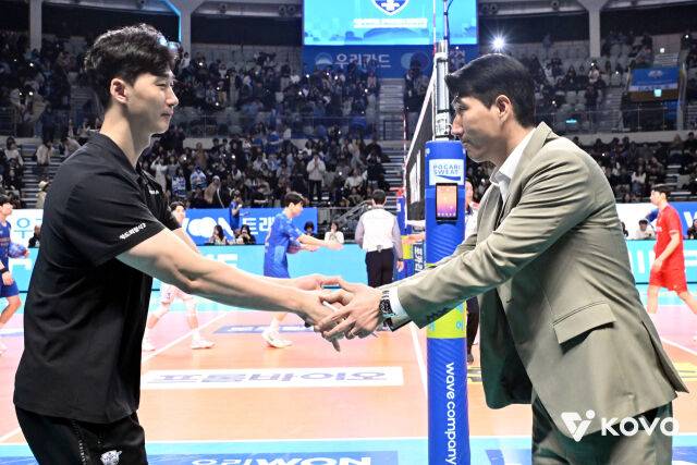 박철우 감독대행-권영민 감독./KOVO