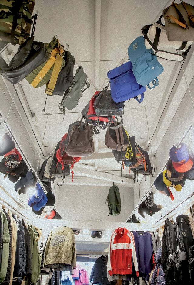 가게마다 물건을 진열하는 방식은 제각각이다.