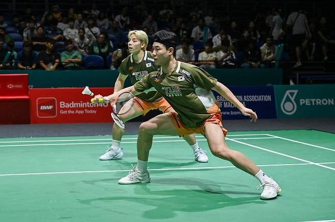 배드민턴국가대표팀은 아시아남녀단체선수권을 앞두고 서승재가 어깨부상으로 이탈한 탓에 김원호의 파트너로 강민혁(앞)을 비롯한 여러 자원을 고려하고 있다. 신화뉴시스