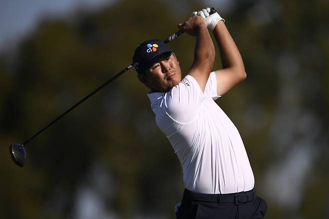 김시우가 2일 열린 PGA 투어 파머스 인슈어런스 오픈 최종 라운드 도중 2번 홀에서 티샷을 하고 있다. 게티이미지코리아