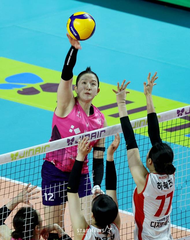 [한번에쓱] 레베카 25득점, 최은지 12득점 흥국생명, '압도적인 조이-시마무라 54득점'을 눌렀다!