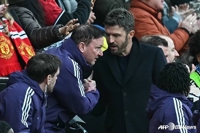 마이클 캐릭(오른쪽) 맨유 임시 감독의 모습. /AFPBBNews=뉴스1