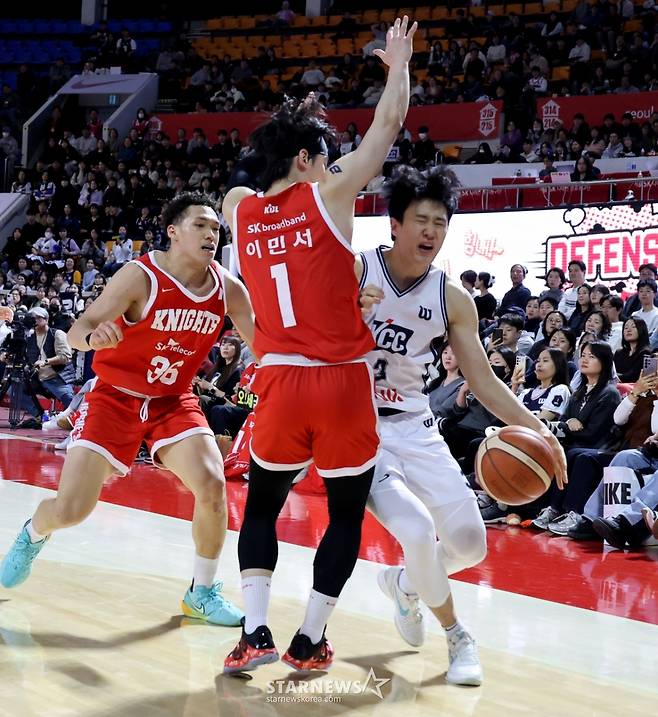 [카메라톡스]끈끈하게 물고늘어지고 싶었던 다니엘 '허웅의 미친 3점슛에 속수무책'  결국 5반칙으로 퇴장