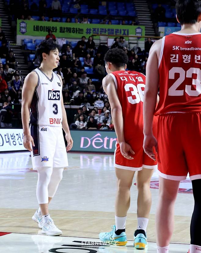 [카메라톡스]끈끈하게 물고늘어지고 싶었던 다니엘 '허웅의 미친 3점슛에 속수무책'  결국 5반칙으로 퇴장