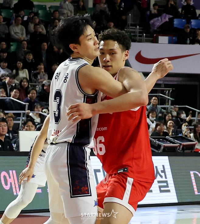 [카메라톡스]끈끈하게 물고늘어지고 싶었던 다니엘 '허웅의 미친 3점슛에 속수무책'  결국 5반칙으로 퇴장