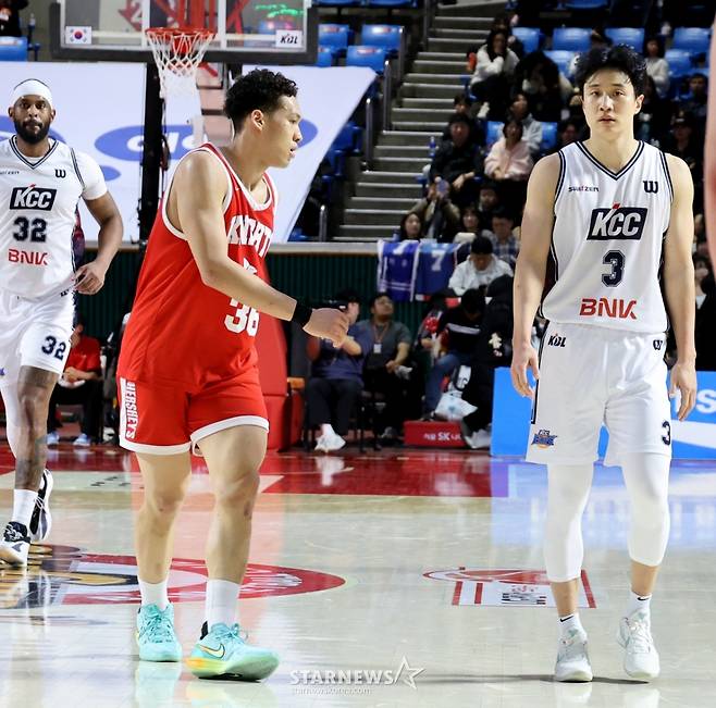 [카메라톡스]끈끈하게 물고늘어지고 싶었던 다니엘 '허웅의 미친 3점슛에 속수무책'  결국 5반칙으로 퇴장