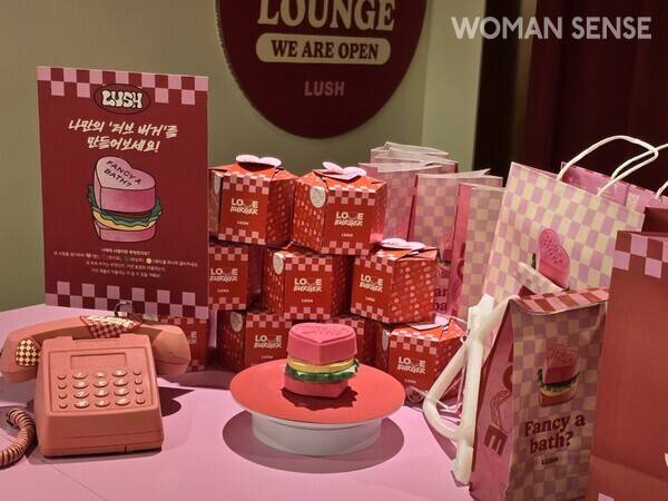 사진 김호이, 러쉬 팝업 스토어의 모습