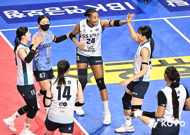 적지에서 귀중한 승점 3을 얻은 GS칼텍스 [한국배구연맹 제공. 재판매 및 DB 금지]