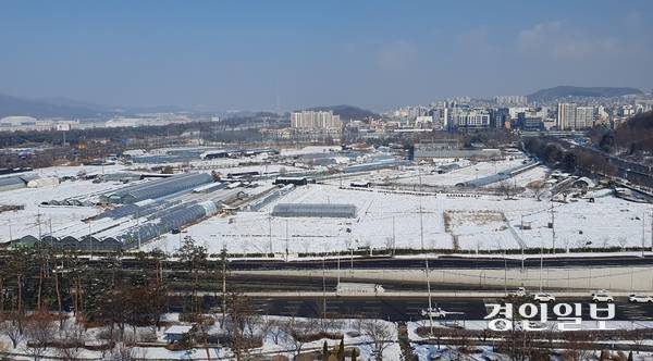 성남시청에서 내려다본 ‘성남여수2 공공주택 지구’ 전경. ‘지하철 8호선 판교연장’의 경제성 향상에 직접적인 효과를 가져다 줄 것으로 분석되고 있다. 2026.2.2 성남/김순기기자 ksg2011@kyeongin.com