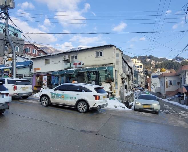 오는 6일부터 택시 기본요금 인상이 확정된 울릉 저동 택시 승강장 모습. /황진영 기자