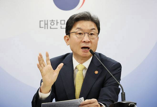 이억원 금융위원장은 지난 28일 기자간담회에서 디지털자산거래소 지분 규제 추진 입장을 공개적으로 밝혔다. 이 위원장이 관련 언급을 공개적으로 한 것은 이번이 처음이다. (사진=연합뉴스)
