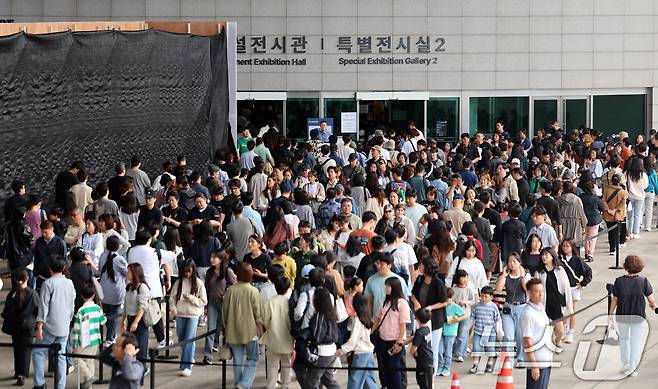 서울 용산구 국립중앙박물관이 관람객들로 북적이는 모습./뉴스1 ⓒ News1 황기선 기자