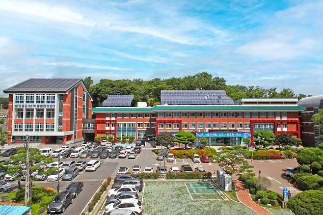 산청군청 전경 사진.