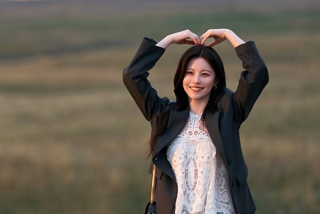‘이 사랑 통역 되나요?’ 주인공 ‘차무희’(고윤정). 일본, 캐나다, 이탈리아의 풍경을 배경으로 로맨스가 펼쳐진다./넷플릭스