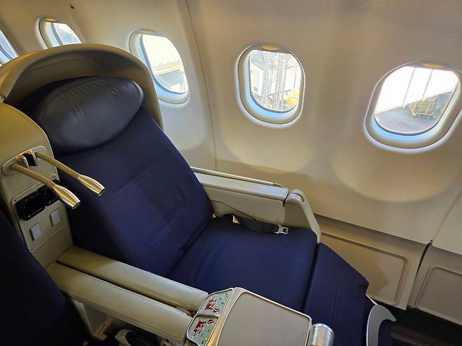파라타항공 비즈니스스마트석 좌석. 시트를 180도로 펼칠 수 있어 누워 가는 여행이 가능하다. /한예나 기자