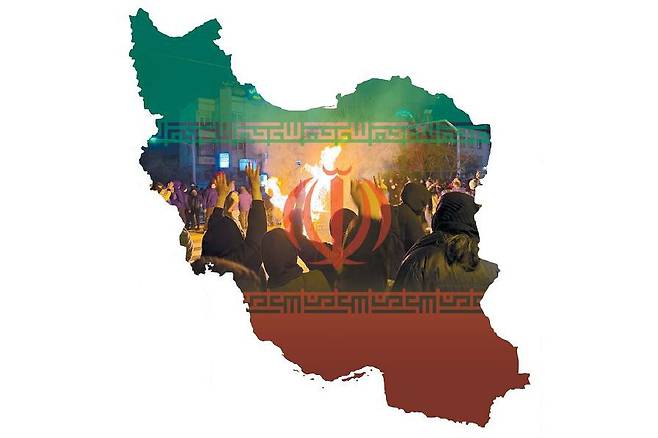 지난달 9일 테헤란 도심에 모인 시위대. 도널드 트럼프 미 대통령은 이란에 대한 군사적 개입을 고심하고 있다. [AP=연합뉴스]