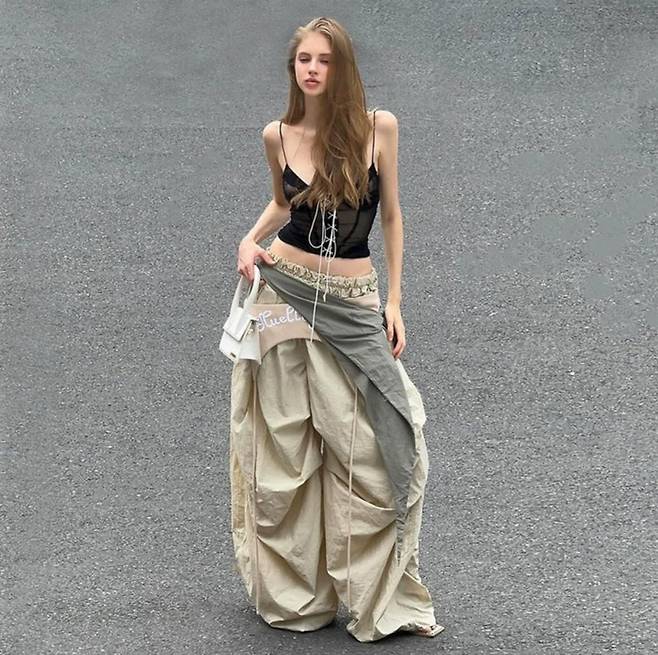 Y2K 스타일의 스트릿 룩