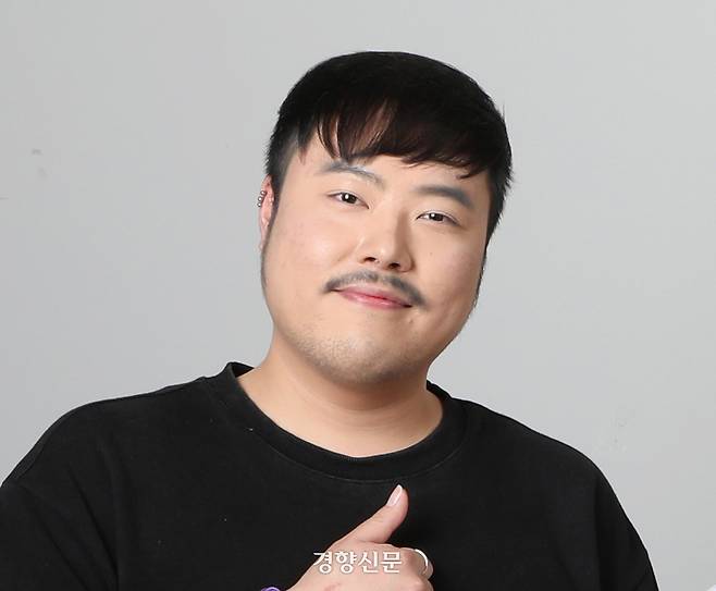 보석은 코다이자 성소수자였다. 수어를 배운 뒤 농인 성소수자 혐오와 차별에 맞서 싸웠다. 늘 대안을 고민하는 활동가였다. 2021년 4월 경향신문 인터뷰 때 촬영한 사진이다. 강윤중 기자