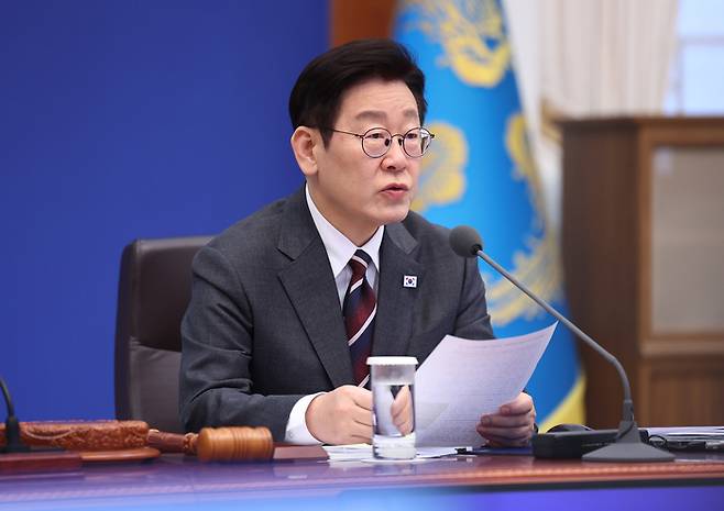 이재명 대통령이 3일 청와대에서 열린 국무회의에서 발언하고 있다. [연합뉴스]