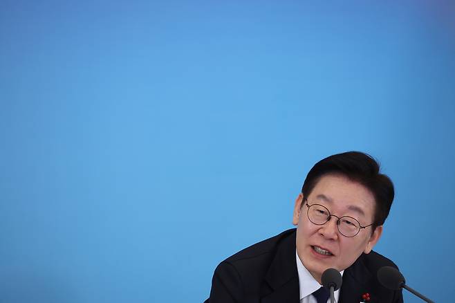 청와대는 3일 헤럴드경제에 “다주택자를 향해 집을 팔라는 (이재명 대통령의) 메세지는 청와대 내부도 동일하다”고 밝혔다. 이재명 대통령. [연합]