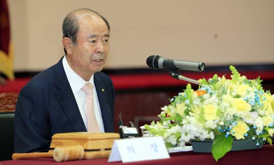 지난 2일 별세한 정창선 헤럴드·중흥건설그룹 회장은 생전에 내실 경영을 고수하면서도 그룹 발전에 진력했다. 공사 현장에서 미장일로 건설과 인연을 맺은 고인은 평생 체득한 현장 감각으로 회사의 주요 경영사항을 챙겼다. [헤럴드 DB]