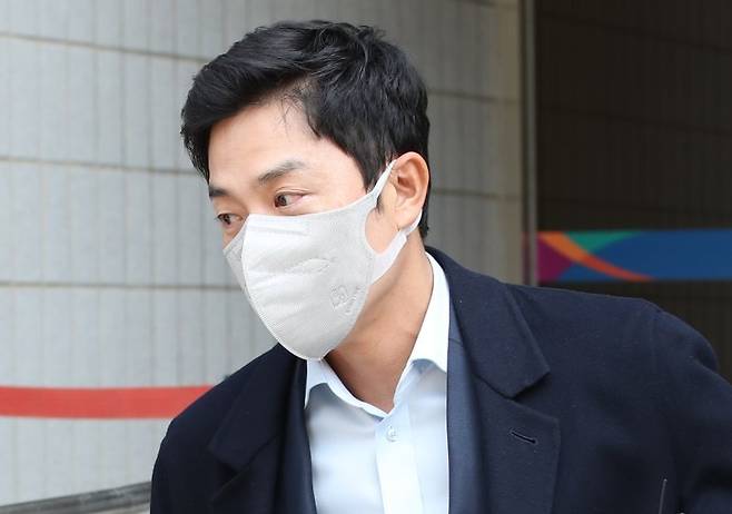 프로골퍼 출신 안성현씨가 2023년 4월7일 서울남부지법에서 열린 구속 전 피의자 심문(영장실질심사)를 마친 뒤 이동하고 있다. 뉴스1