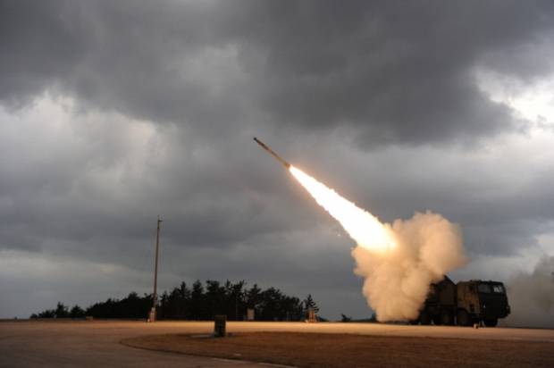 우리 군은 다연장로켓포 ‘천무’ 230㎜급 유도탄을 개발해 운용하고 있다. 사진 제공=방위사업청
